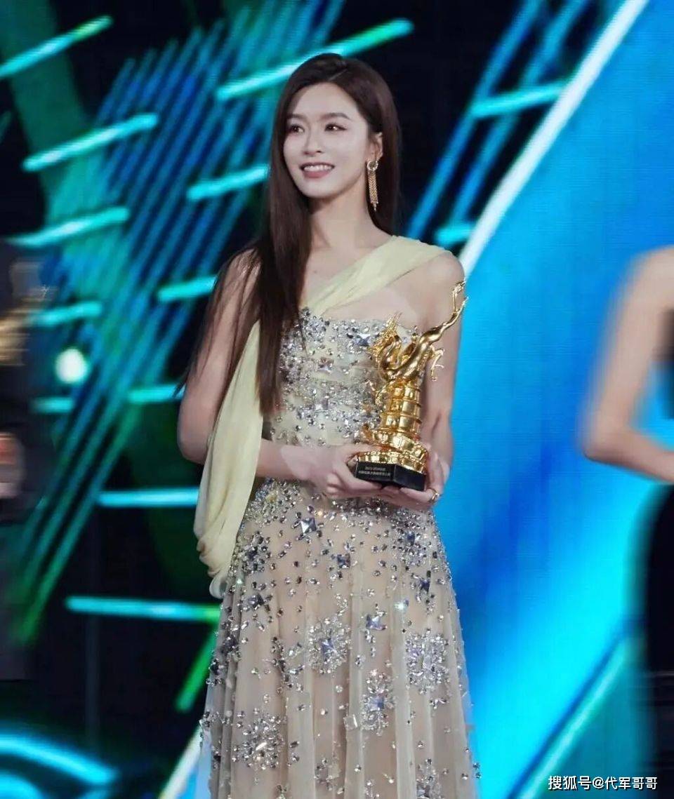 36岁文咏珊官宣产子男粉丝们又要哭了九游会真人游戏第一品牌嫁入豪门6年后(图1)