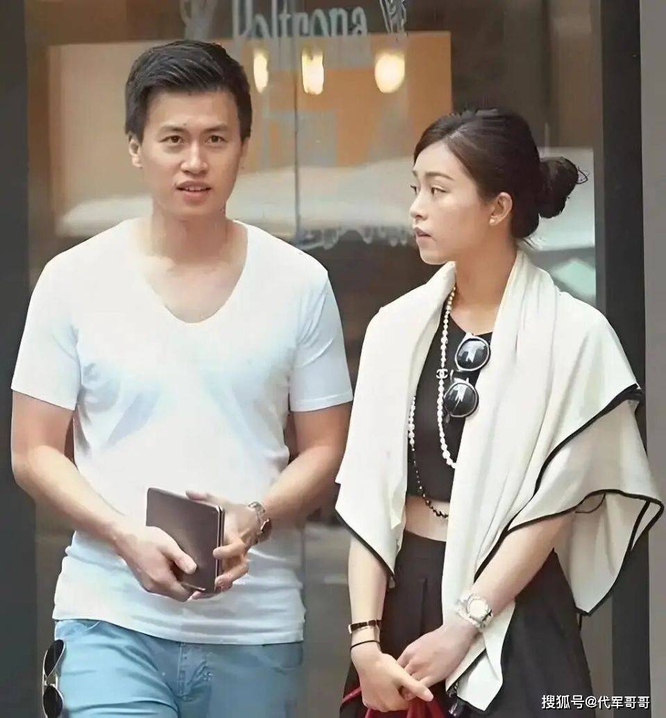 36岁文咏珊官宣产子男粉丝们又要哭了九游会真人游戏第一品牌嫁入豪门6年后(图8)