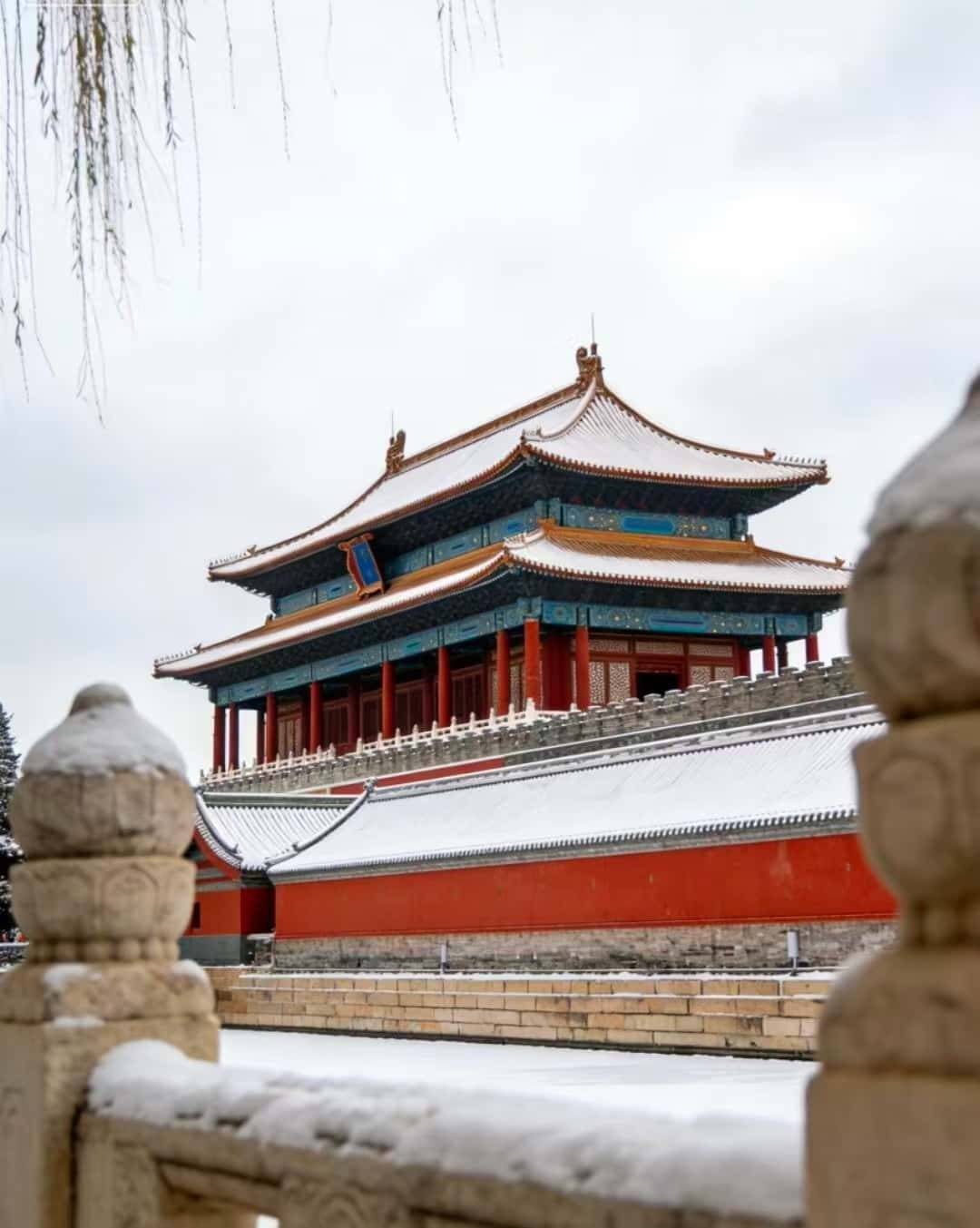 晚嗨玩专业滑雪场、冰灯展住宿含电竞房年轻人强推！九游会·j9网站北京冰雪主题定制游亲测：五天四(图1)