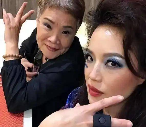 少女亲弟比她显老豪宅装修奢华冯德伦和岳父母互动亲密j9九游会网站入口舒淇大年初八晒全家福49岁状态如(图2)